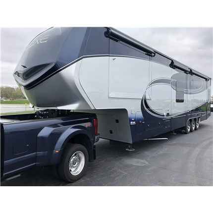 Bolt Installation Kit For All EXECUTIVE Fifth Wheel Pin Box | GEN-Y Hitch